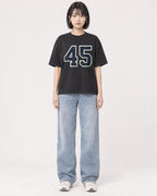 Mockup Boxy Heavyweight Tee Black female full-body 11