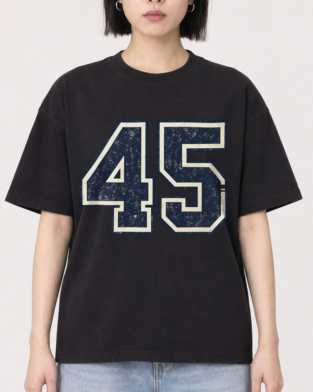 Mockup Boxy Heavyweight Tee Black female close-up 11