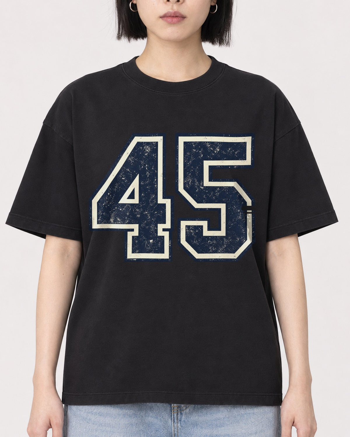 Mockup Boxy Heavyweight Tee Black female close-up 11