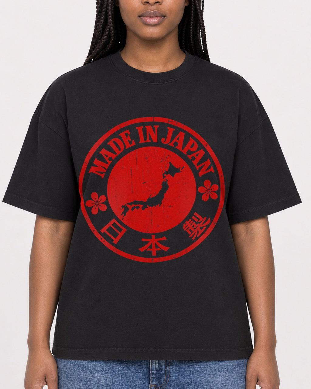Mockup Boxy Heavyweight Tee Black female close-up 04