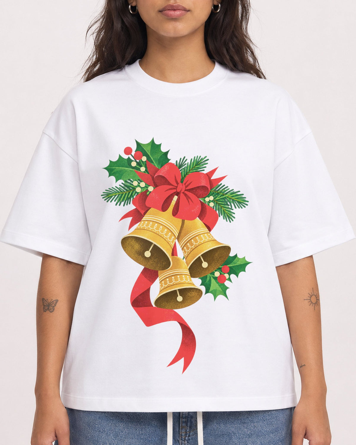 Mockup Boxy Heavyweight Tee White female close-up 06