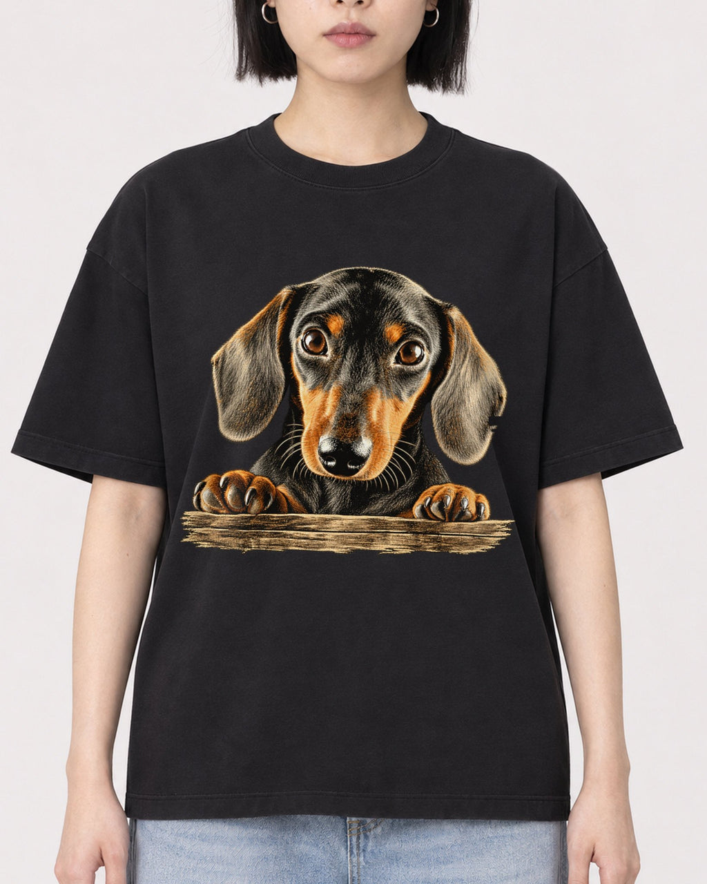 Mockup Boxy Heavyweight Tee Black female close-up 11