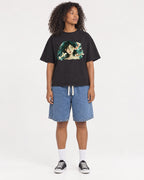 Mockup Boxy Heavyweight Tee Black female full-body 05