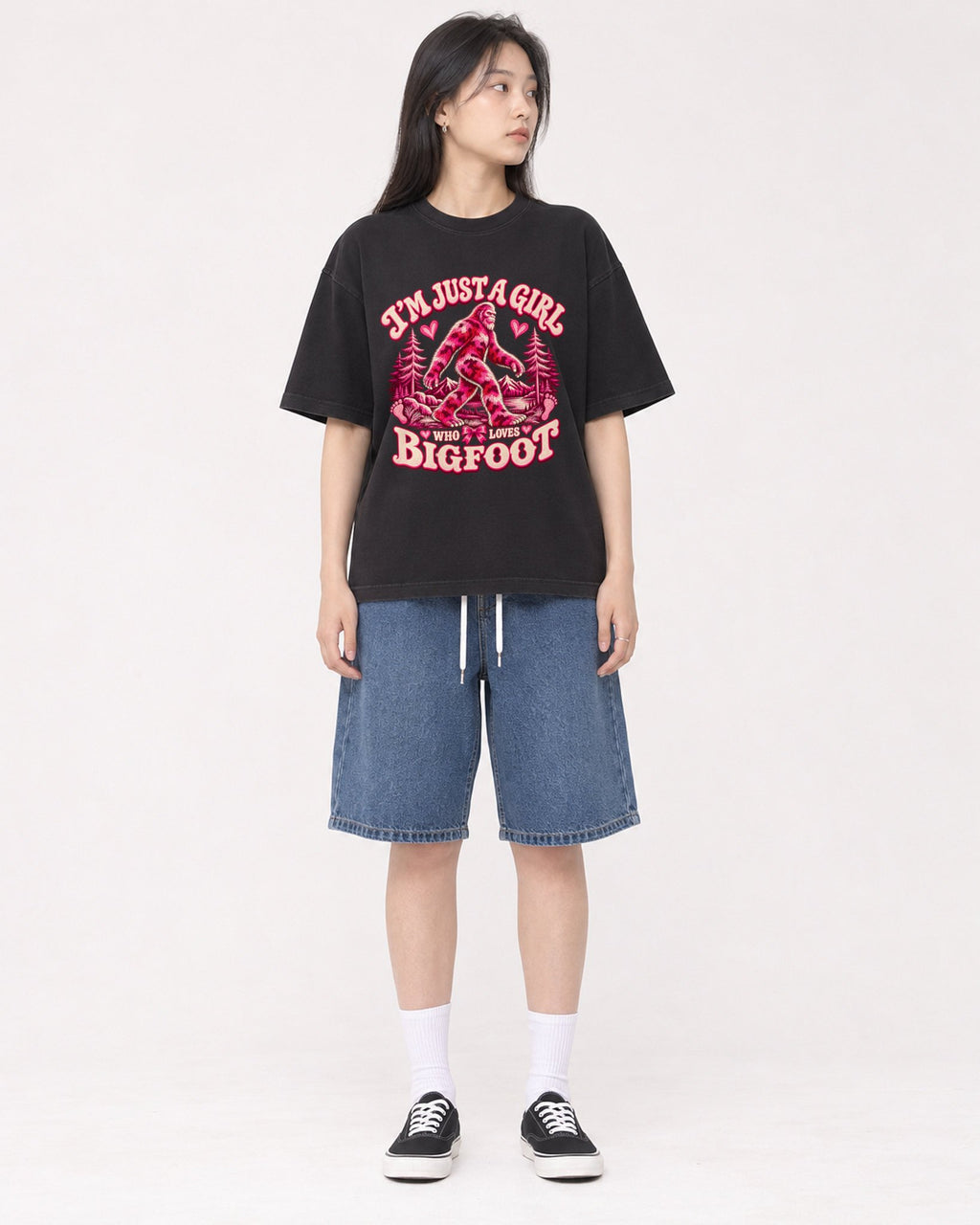 Mockup Boxy Heavyweight Tee Black female full-body 01