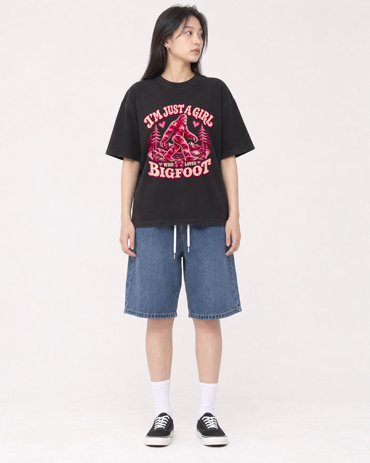 Mockup Boxy Heavyweight Tee Black female full-body 01