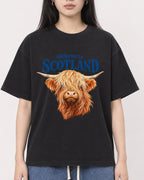 Mockup Boxy Heavyweight Tee Black female close-up 01