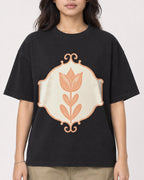 Mockup Boxy Heavyweight Tee Black female close-up 02