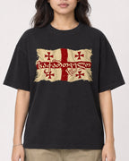Mockup Boxy Heavyweight Tee Black female close-up 02