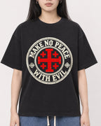 Mockup Boxy Heavyweight Tee Black female close-up 01