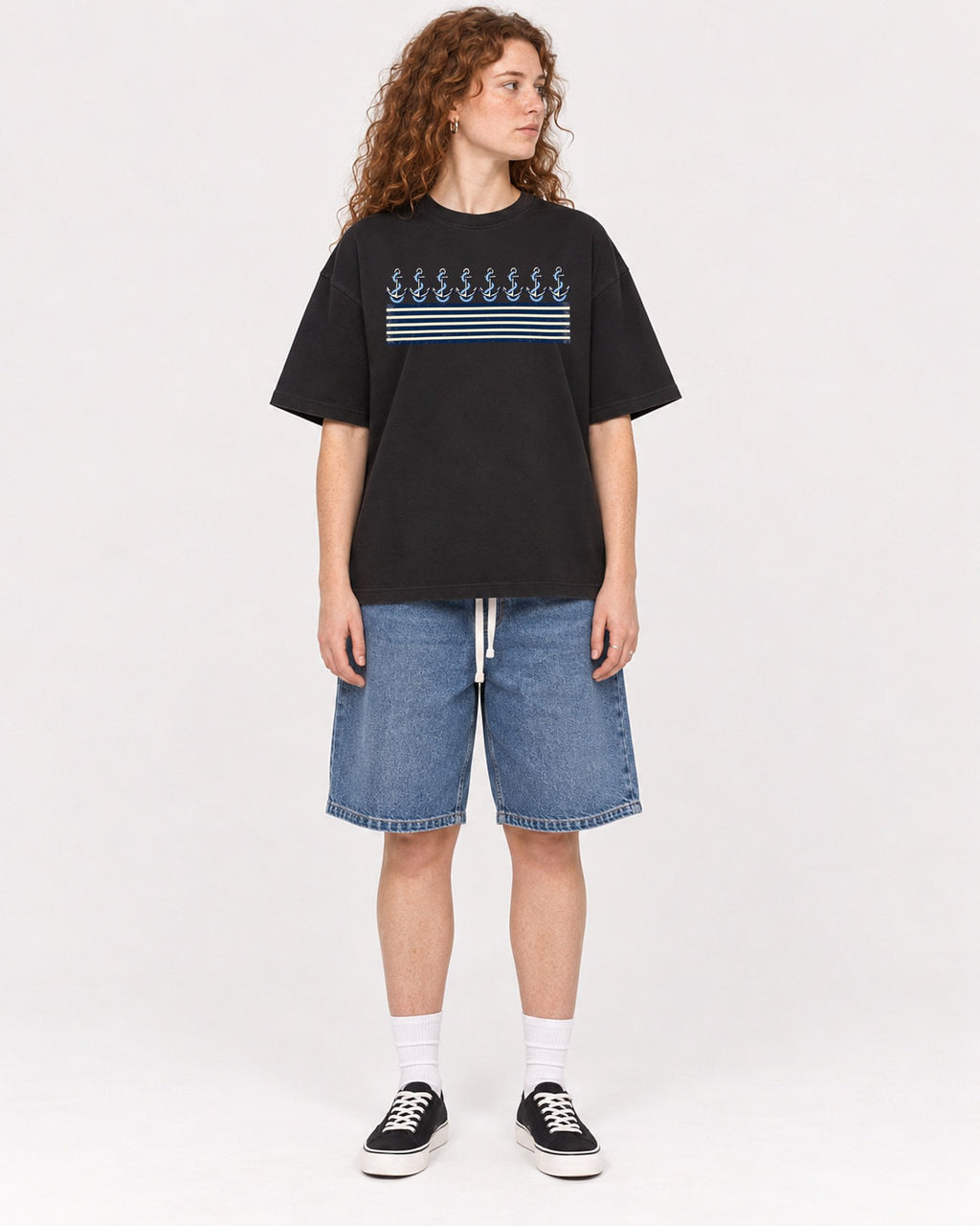 Mockup Boxy Heavyweight Tee Black female full-body 09