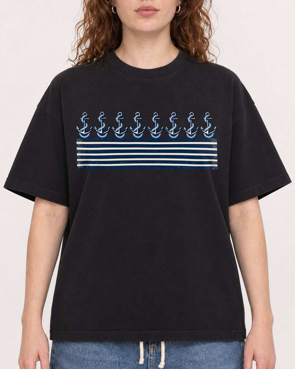 Mockup Boxy Heavyweight Tee Black female close-up 09