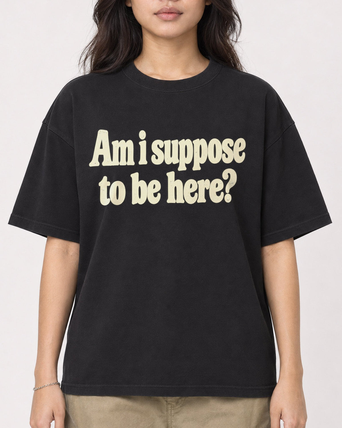 Mockup Boxy Heavyweight Tee Black female close-up 02
