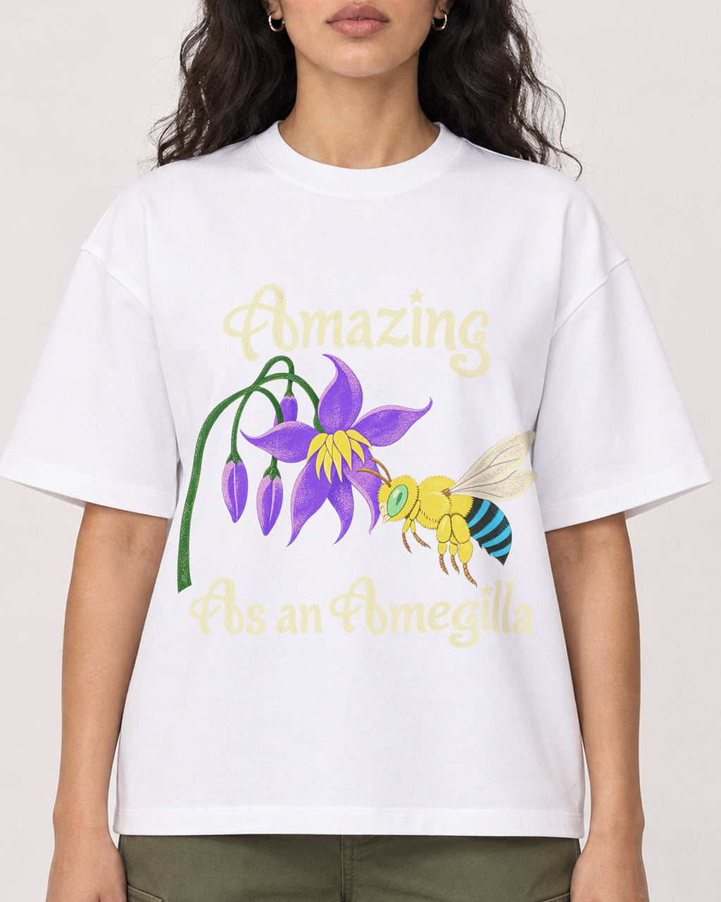 Mockup Boxy Heavyweight Tee White female close-up 07