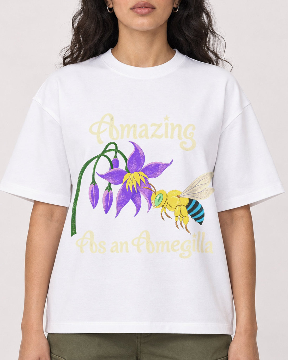 Mockup Boxy Heavyweight Tee White female close-up 07