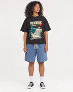 Mockup Boxy Heavyweight Tee Black female full-body 05