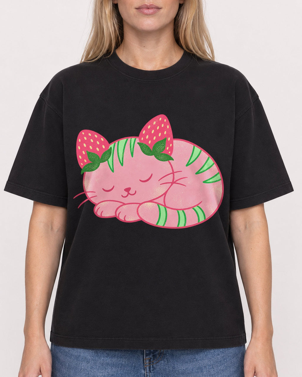 Mockup Boxy Heavyweight Tee Black female close-up 08