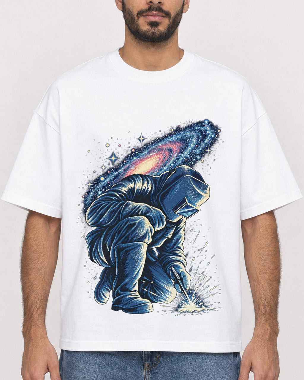 Mockup Boxy Heavyweight Tee White male close-up 07