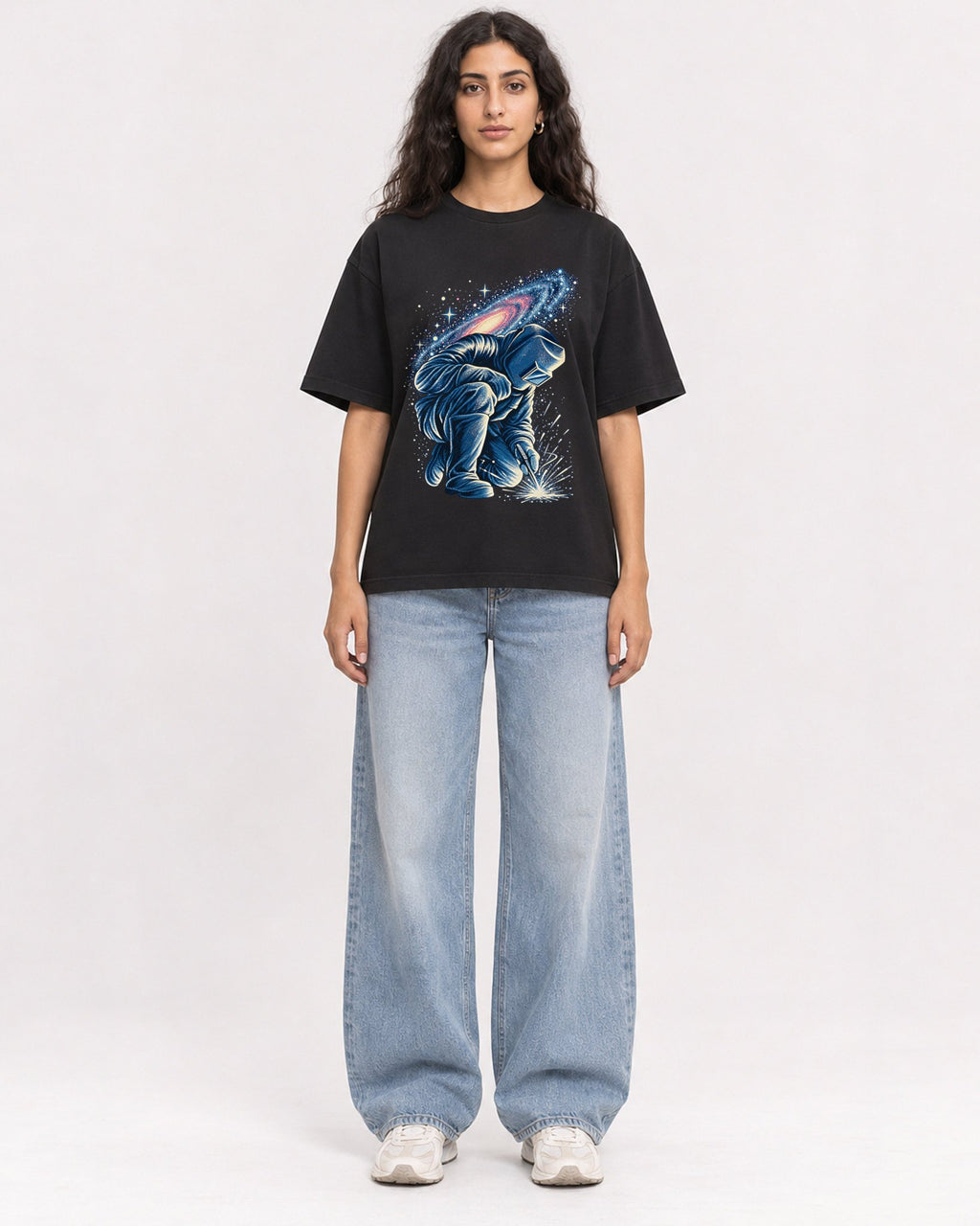 Mockup Boxy Heavyweight Tee Black female full-body 07