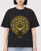 Mockup Boxy Heavyweight Tee Black female close-up 11