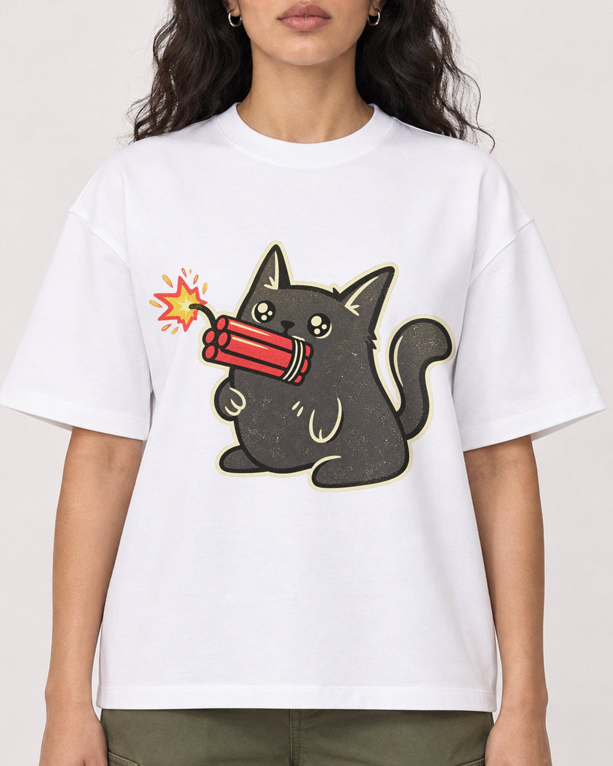 Mockup Boxy Heavyweight Tee White female close-up 07