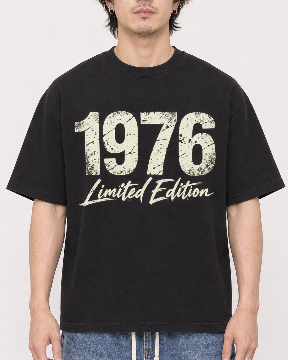 Mockup Boxy Heavyweight Tee Black male close-up 03