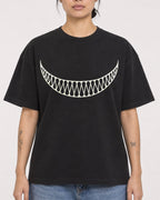 Mockup Boxy Heavyweight Tee Black female close-up 12