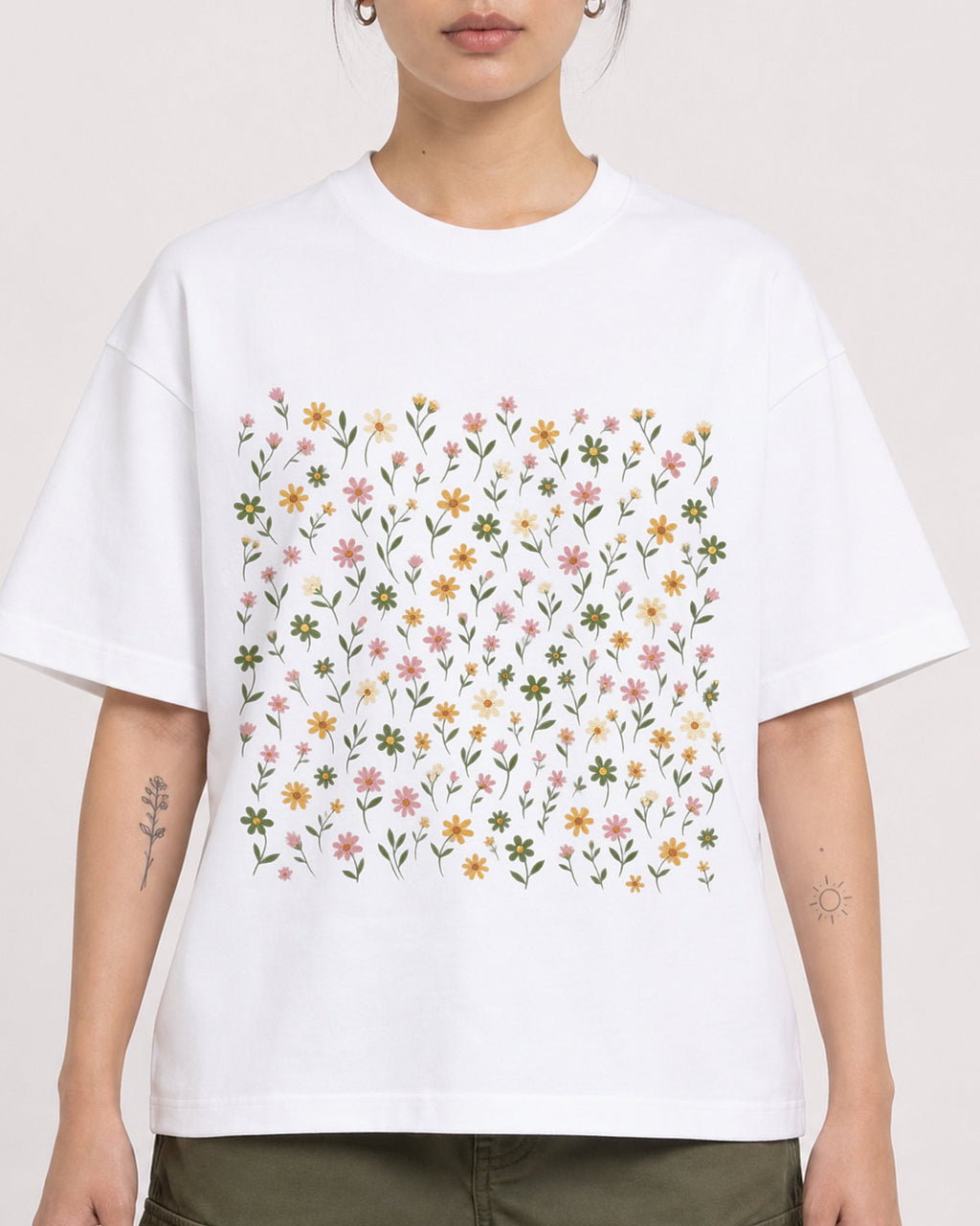 Mockup Boxy Heavyweight Tee White female close-up 12