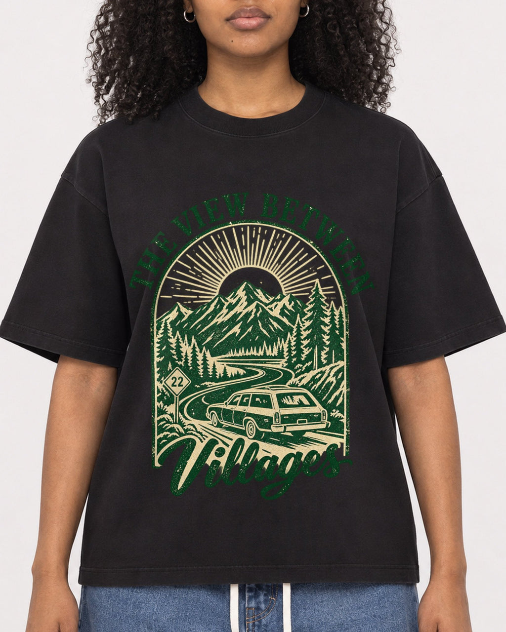 Mockup Boxy Heavyweight Tee Black female close-up 05