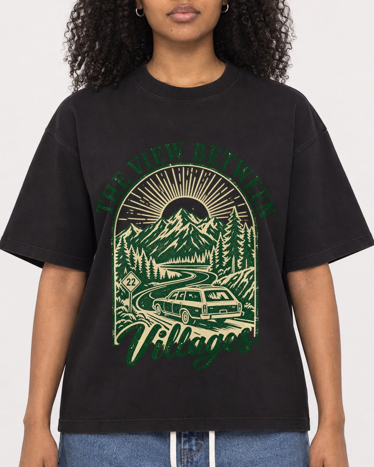 Mockup Boxy Heavyweight Tee Black female close-up 05