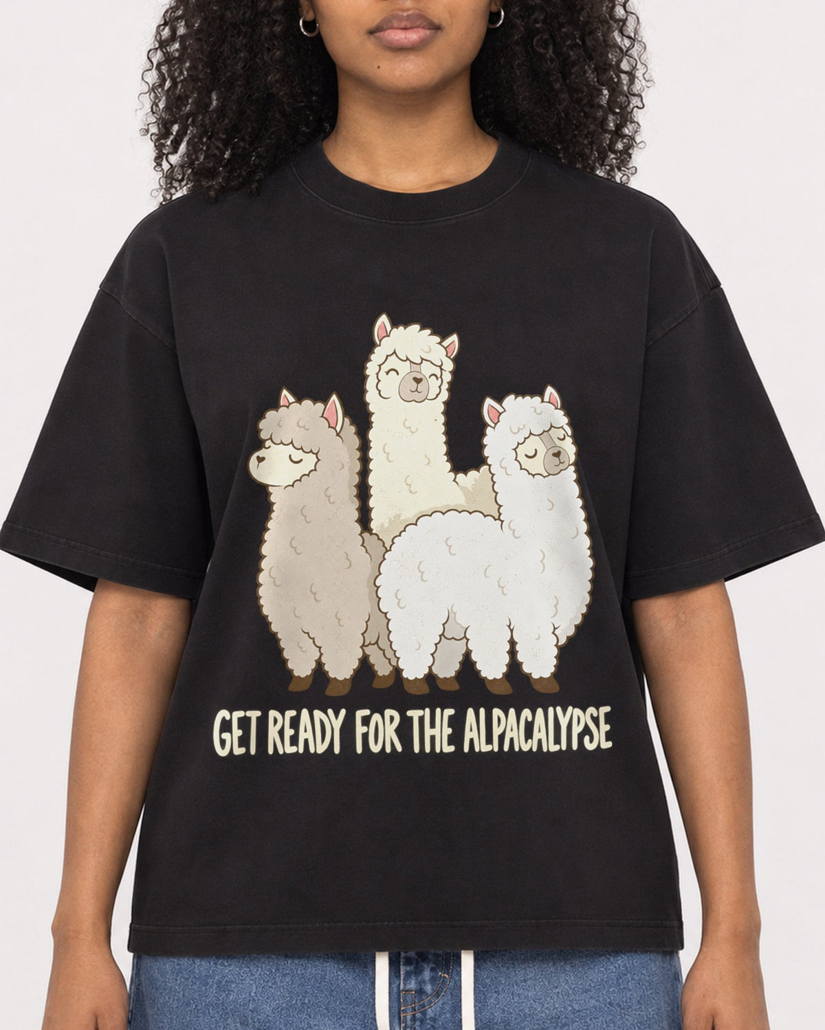 Mockup Boxy Heavyweight Tee Black female close-up 05
