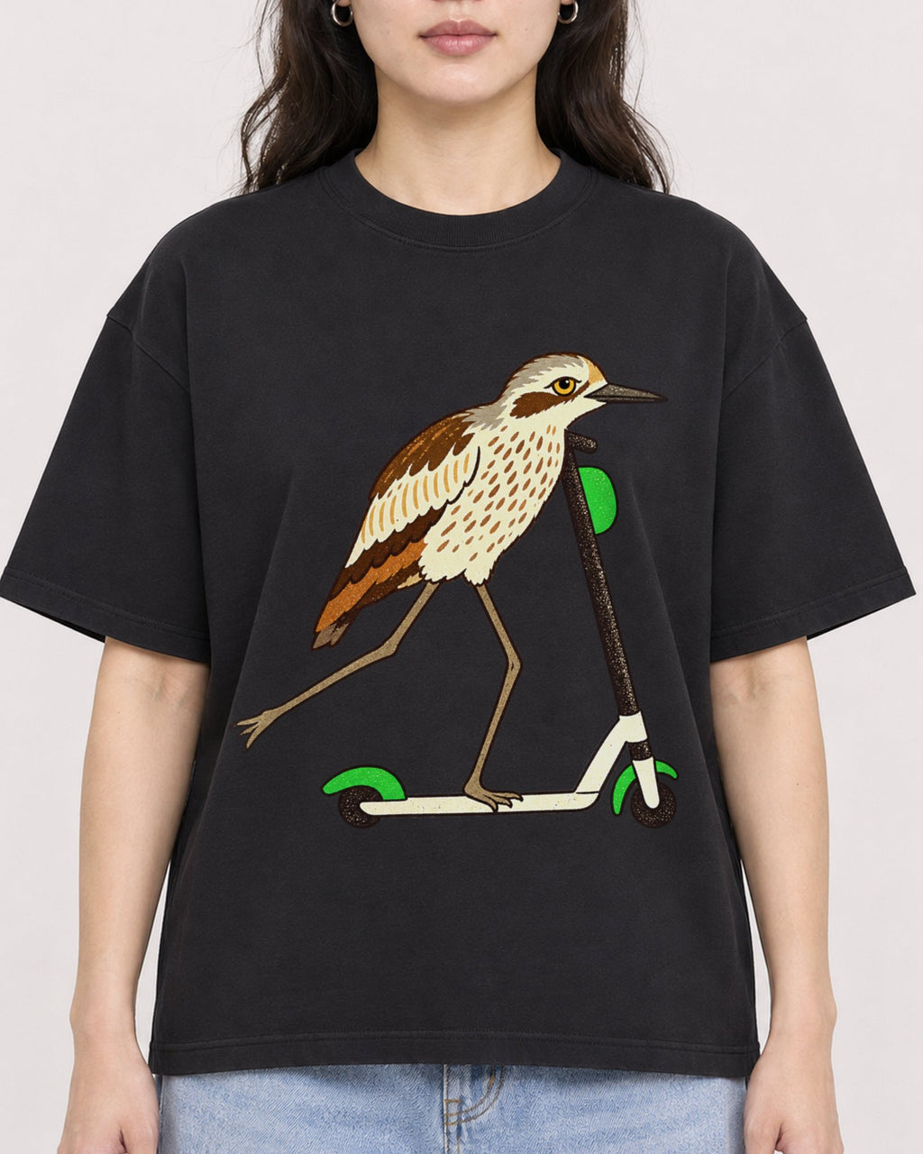 Mockup Boxy Heavyweight Tee Black female close-up 03