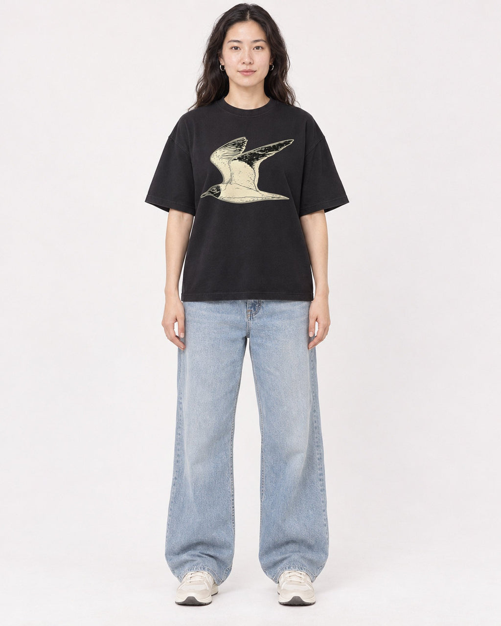 Mockup Boxy Heavyweight Tee Black female full-body 03