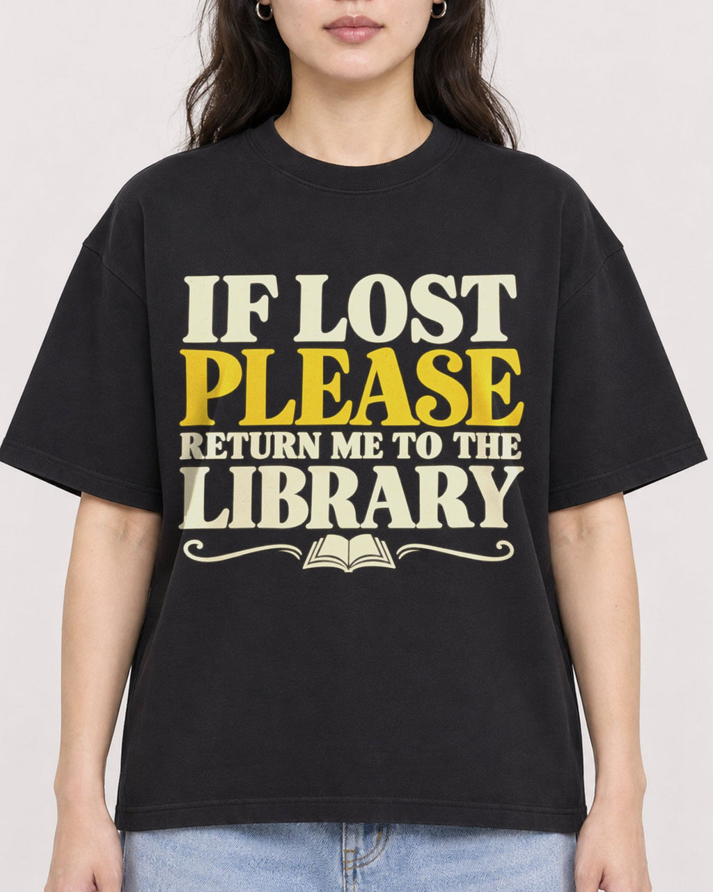 Mockup Boxy Heavyweight Tee Black female close-up 03