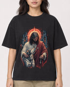 Mockup Boxy Heavyweight Tee Black female close-up 02