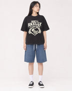 Mockup Boxy Heavyweight Tee Black female full-body 01