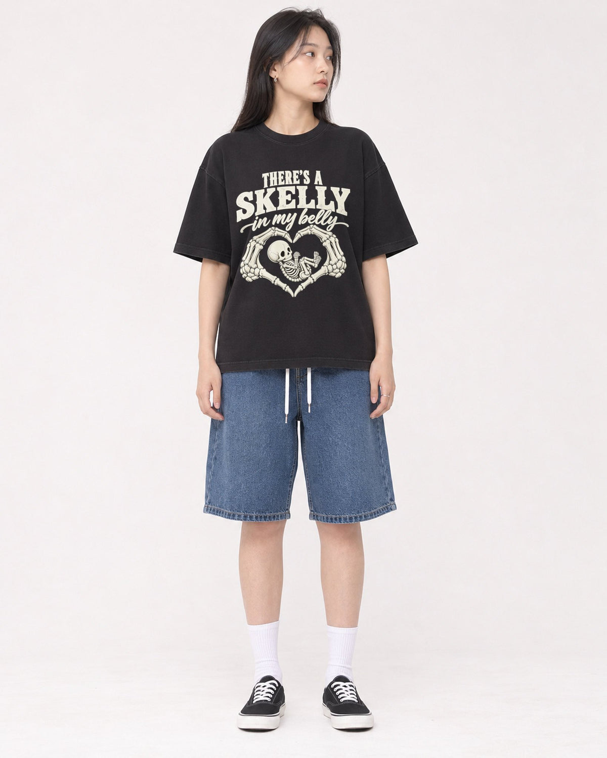 Mockup Boxy Heavyweight Tee Black female full-body 01