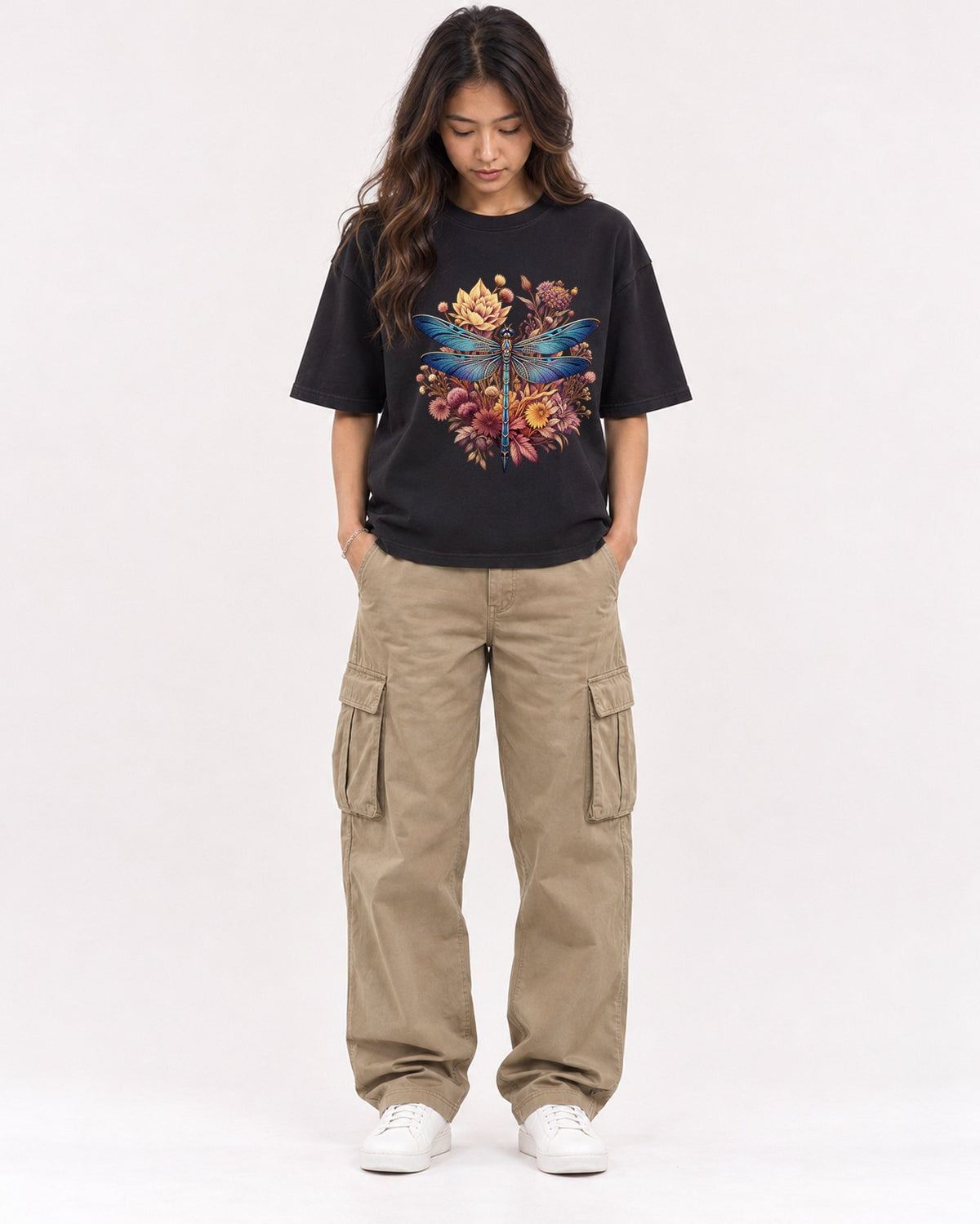 Mockup Boxy Heavyweight Tee Black female full-body 02