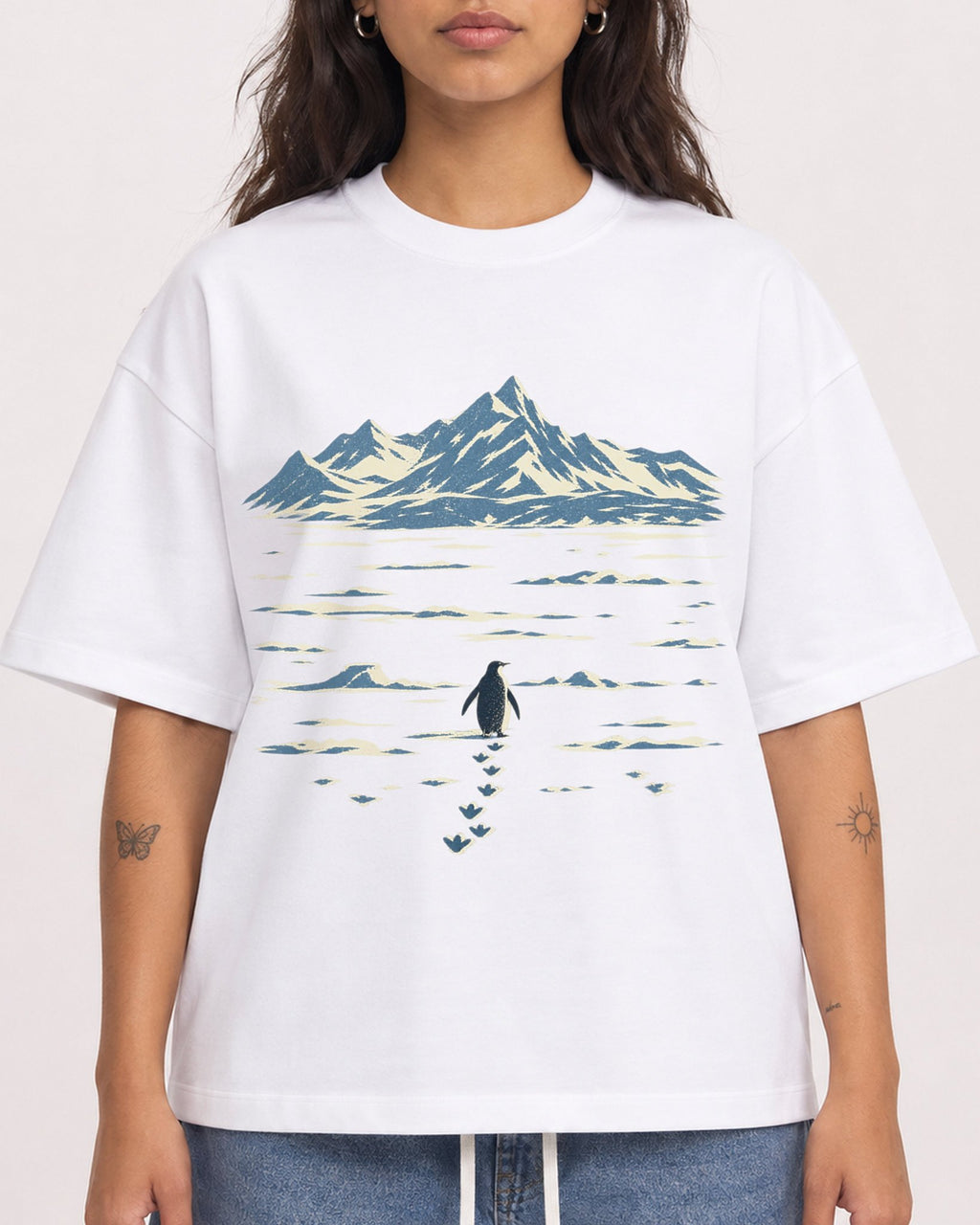 Mockup Boxy Heavyweight Tee White female close-up 06