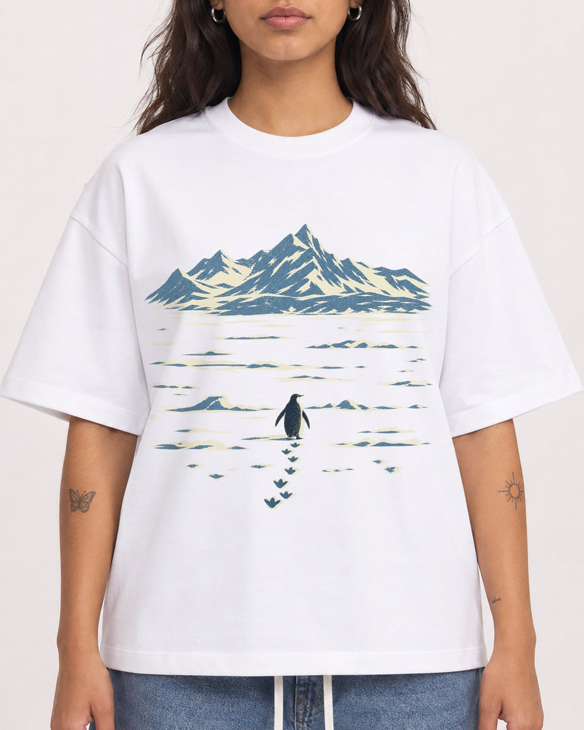 Mockup Boxy Heavyweight Tee White female close-up 06