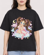 Mockup Boxy Heavyweight Tee Black female close-up 03