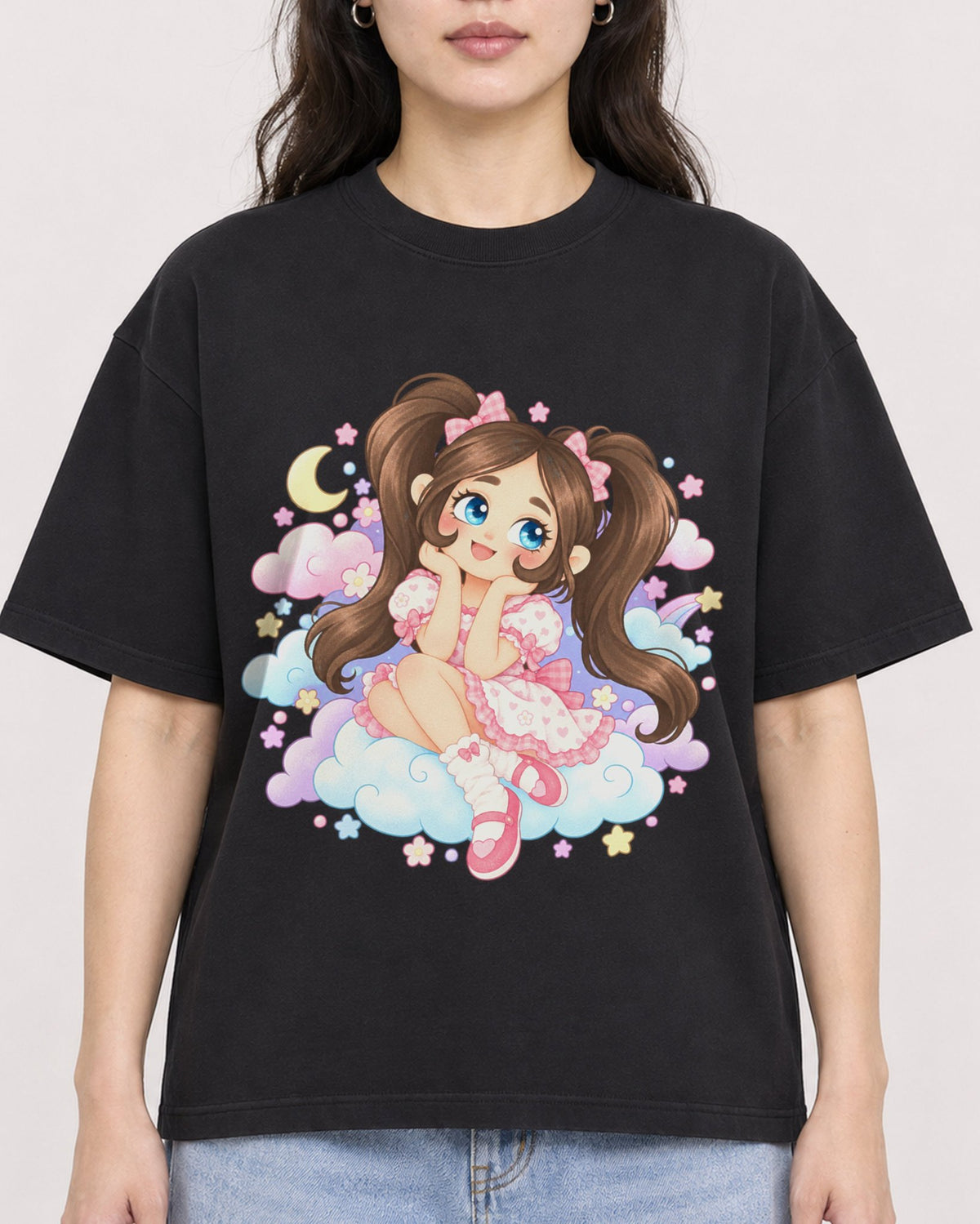Mockup Boxy Heavyweight Tee Black female close-up 03