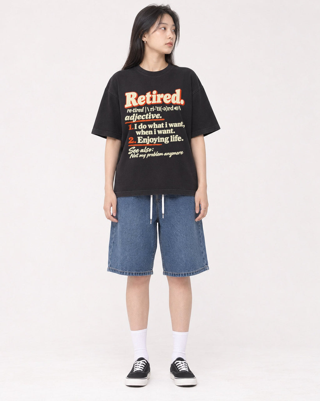 Mockup Boxy Heavyweight Tee Black female full-body 01