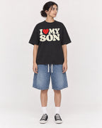 Mockup Boxy Heavyweight Tee Black female full-body 17