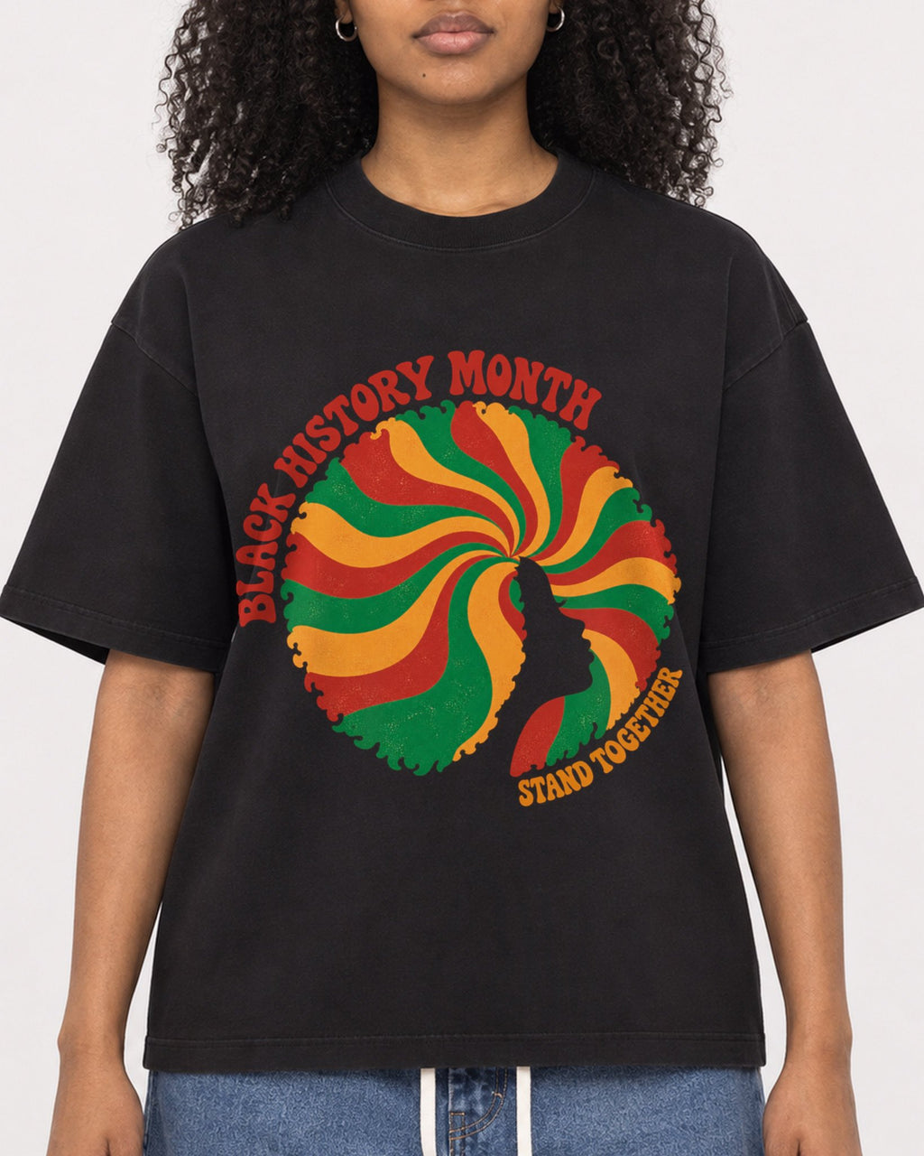 Mockup Boxy Heavyweight Tee Black female close-up 05