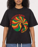 Mockup Boxy Heavyweight Tee Black female close-up 05