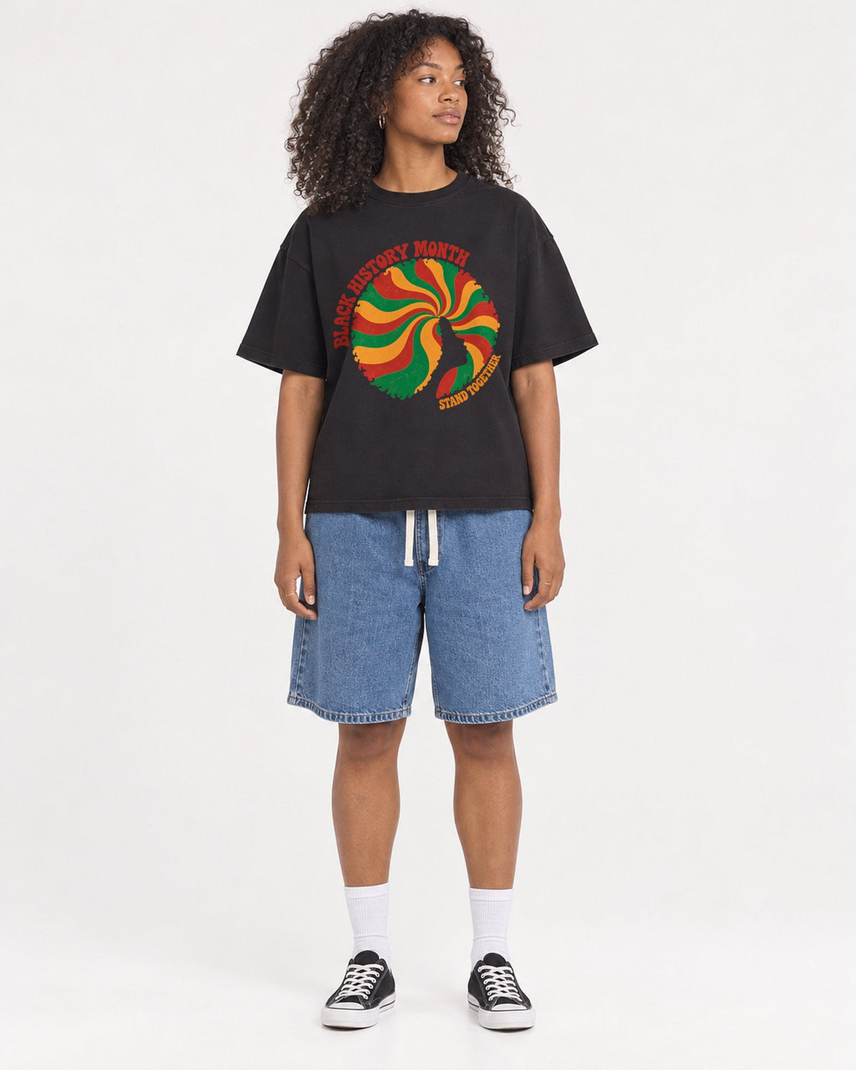 Mockup Boxy Heavyweight Tee Black female full-body 05