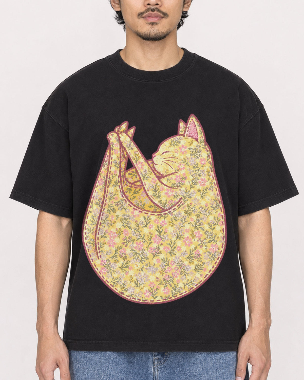 Mockup Boxy Heavyweight Tee Black male close-up 02