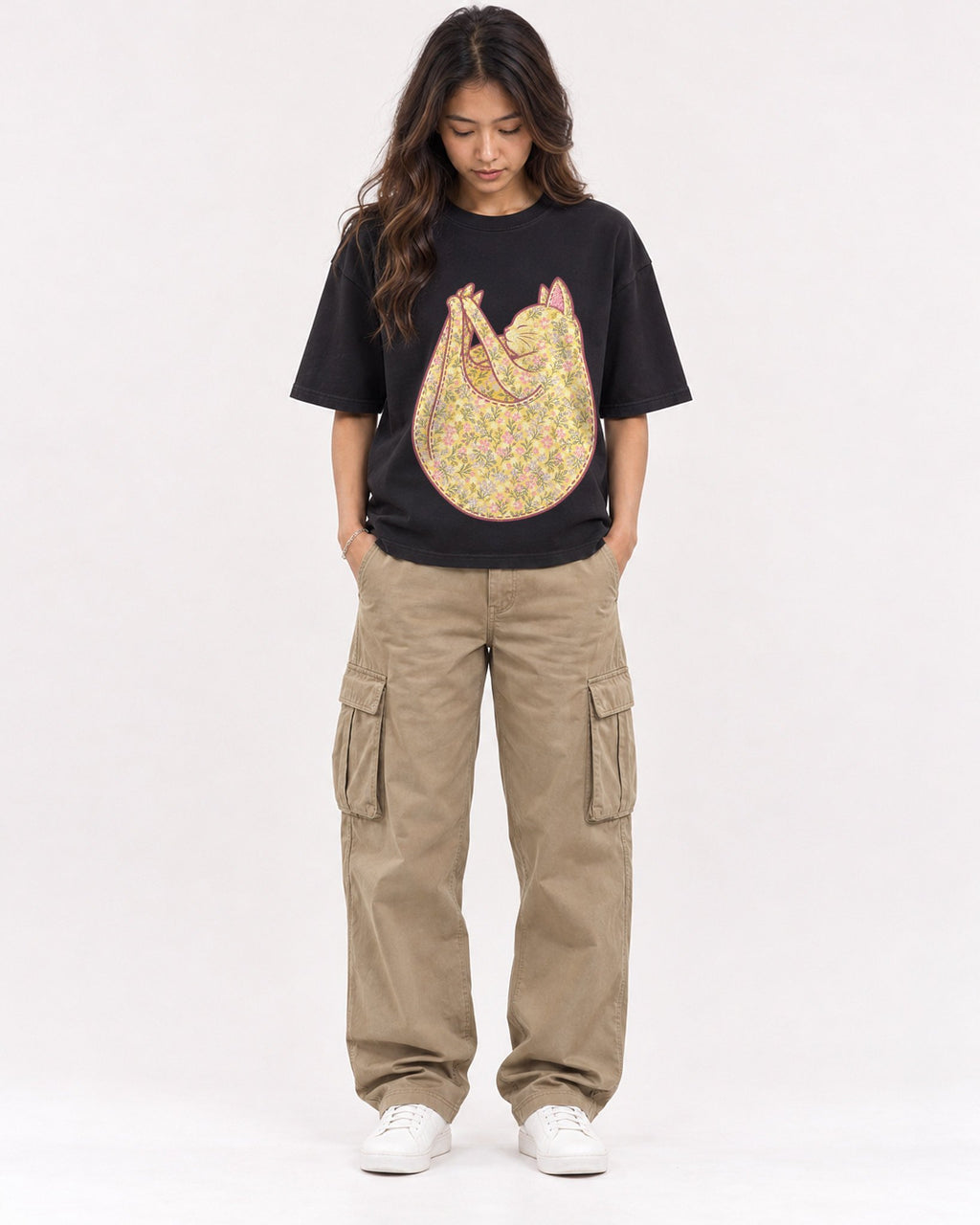 Mockup Boxy Heavyweight Tee Black female full-body 02