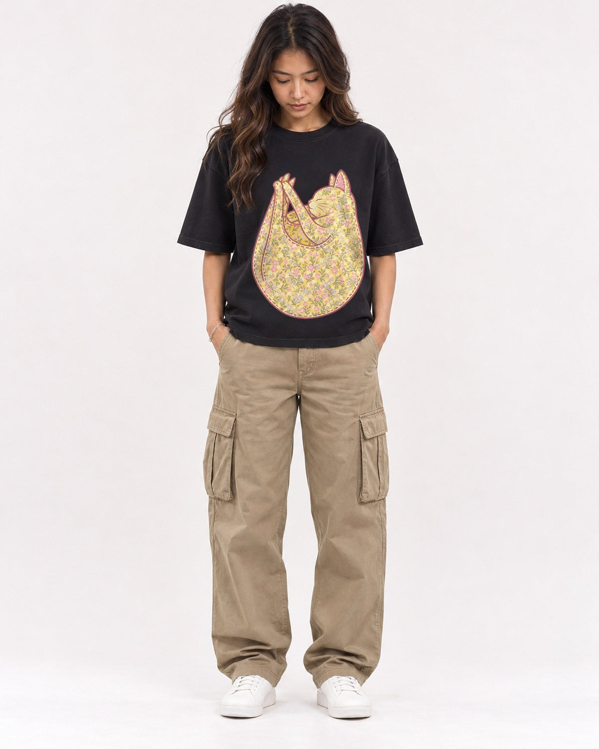 Mockup Boxy Heavyweight Tee Black female full-body 02