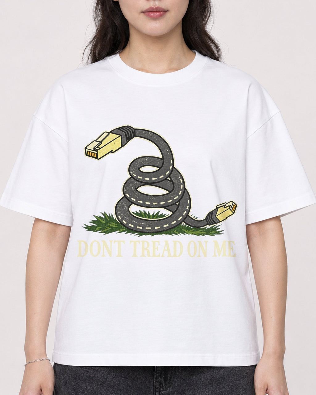 Mockup Boxy Heavyweight Tee White female close-up 03